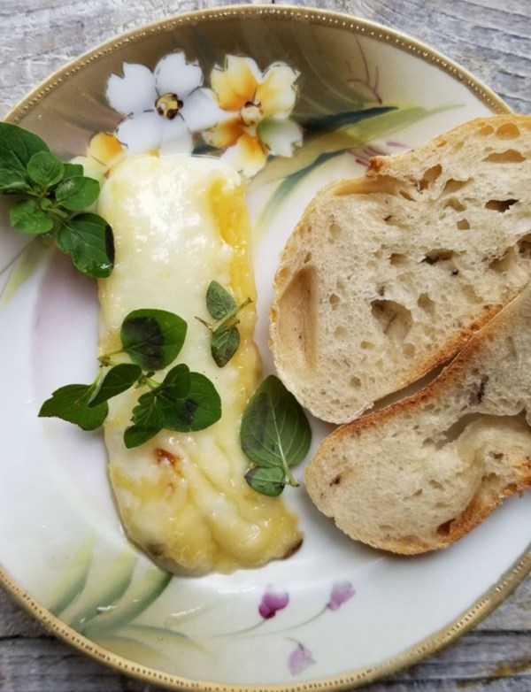 Pan-fried provolone with olive oil (Provolone con olio do'livia)