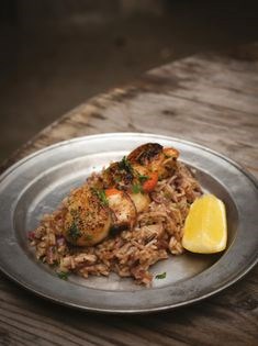 Pan-fried scallops with caramelised red onion and wild rice