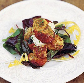 Pan-fried scallops with horseradish cream and winter leaves