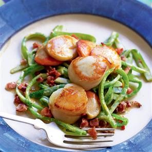 Pan-fried scallops with runner-bean 'spaghetti'