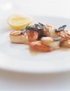 Pan-fried scallops with sage and burnt butter