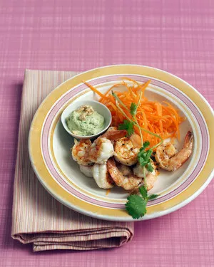 Pan-fried shrimp with green curry cashew sauce