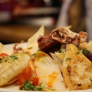 Pan-fried squid with spicy chorizo and chicory salad (Ensalada caliente de calamar, chorizo y endivias)