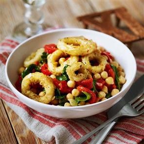 Pan-fried squid with spinach, red peppers and chickpeas
