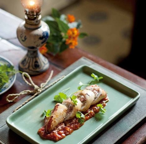 Pan-fried stuffed squid (Muc nhoi tom thit)