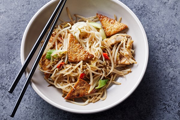 Pan-fried tofu with bean sprouts