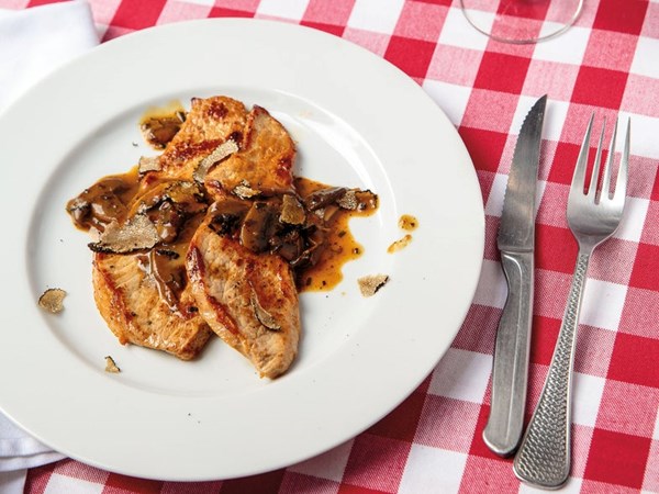Pan-fried veal with truffles & mushroom sauce