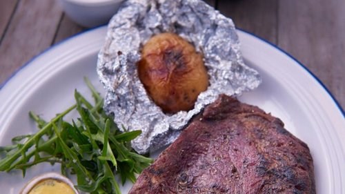 Pan-grilled steak with Béarnaise sauce and twice-cooked chips