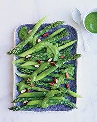 Pan-roasted asparagus in asparagus sauce