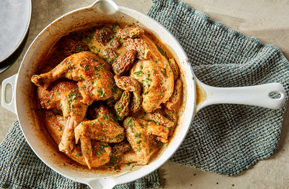 Pan-roasted chicken in cream sauce