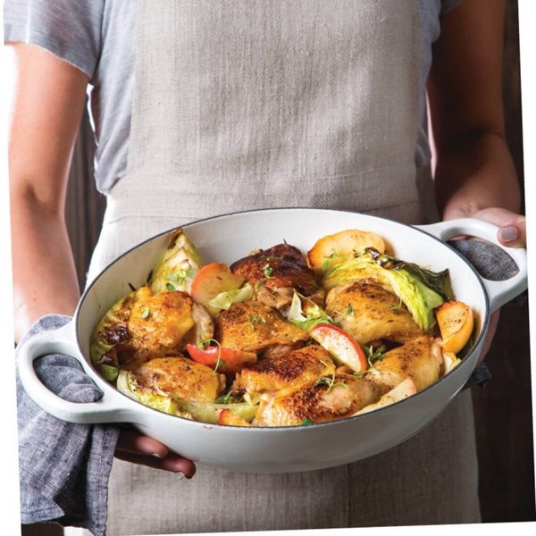 Pan-roasted chicken with cabbage and apples