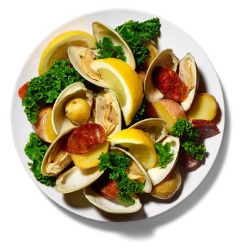 Pan-roasted clams with kale and linguiça
