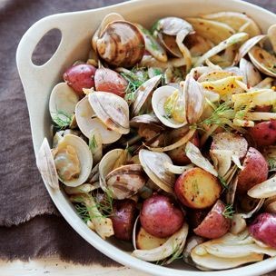Pan-roasted clams with potatoes & fennel