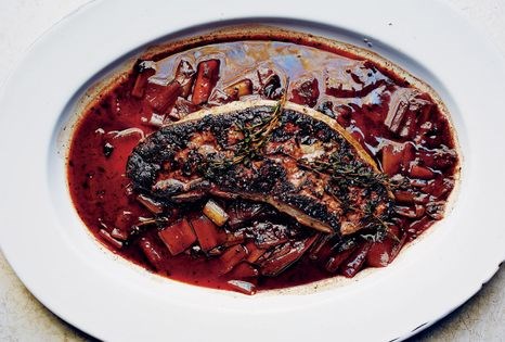 Pan-seared calf liver with leeks & red wine