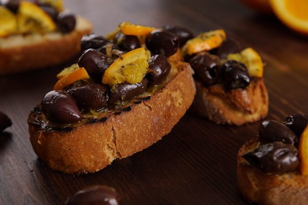 Pan-seared olives on toast with oranges and herbs (Elies psites sto tigani me portokali kai myrodika)