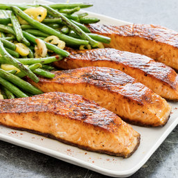 Pan-seared paprika salmon with spicy green beans