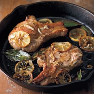 Pan-seared pork chops with Meyer lemon (Costole di maiale in padella)