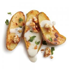 Pan-seared potatoes with blue cheese and walnuts