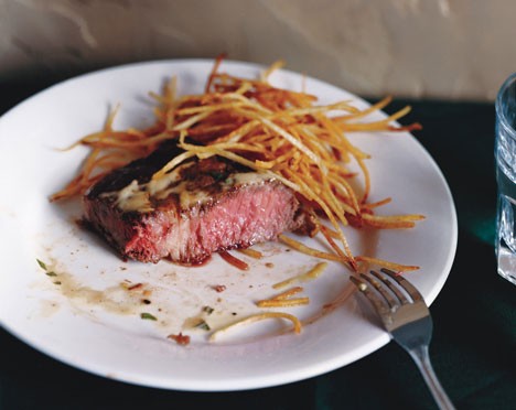Pan-seared rib-eye steak with Béarnaise (Entrecôte Béarnaise)