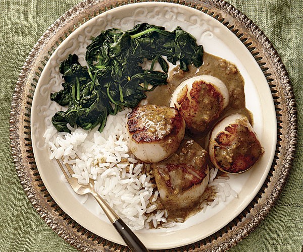 Pan-seared scallops with Earl Grey-orange beurre blanc