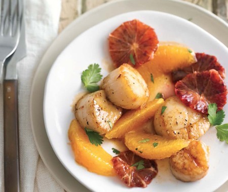 Pan-seared scallops with sautéed oranges