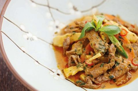 Panaeng beef in red curry peanut sauce