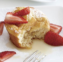 Pancake soufflé muffins with strawberry-maple syrup
