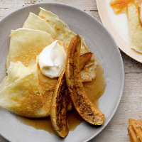 Pancakes with rum and lime baked bananas