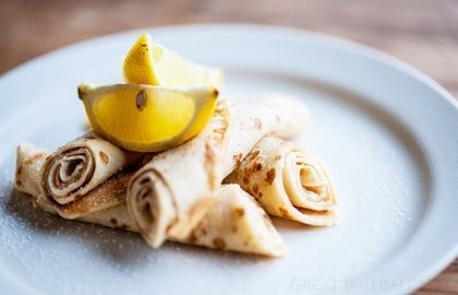 Pancakes with sugar and lemon
