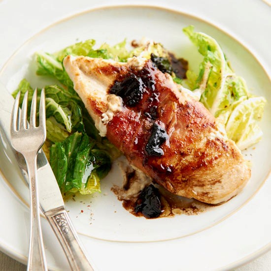 Pancetta-wrapped chicken with glazed date sauce
