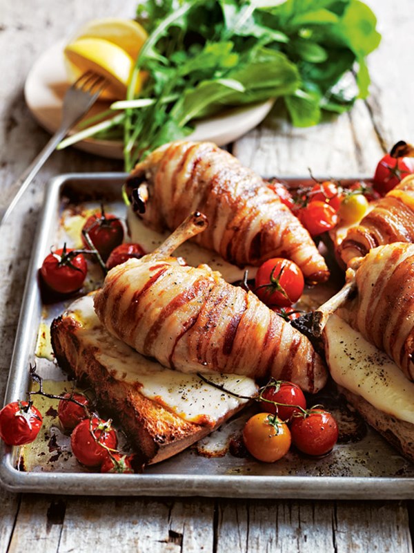 Pancetta-wrapped chicken with Stracchino cheese toasts