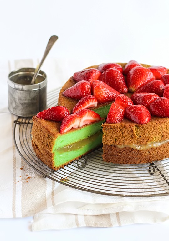 Pandan cotton soft cheesecake with kaya