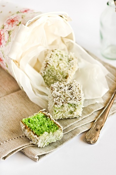 Pandan lamingtons