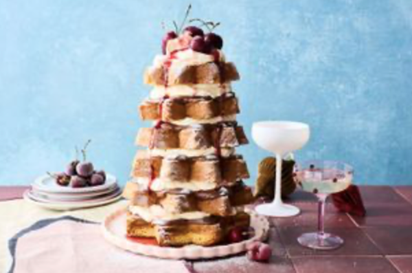 Pandoro Christmas tree stack