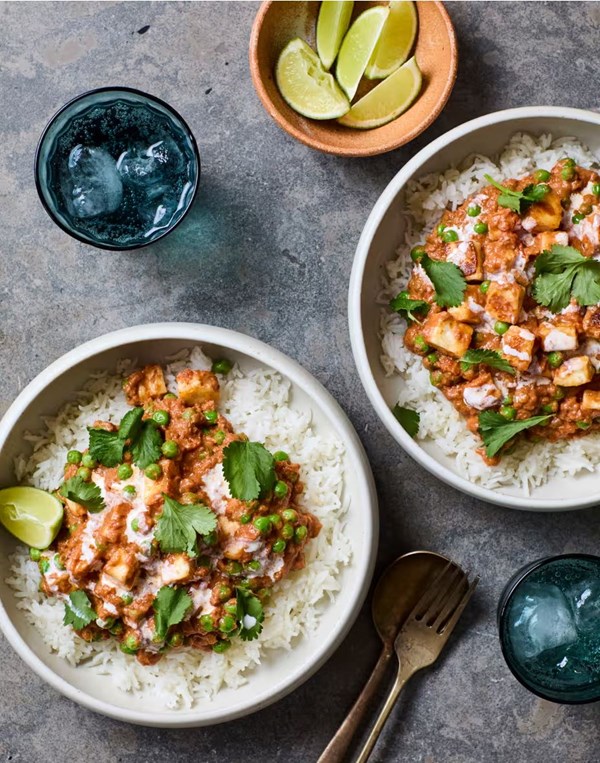 Paneer curry with tomatoes, ginger and cream