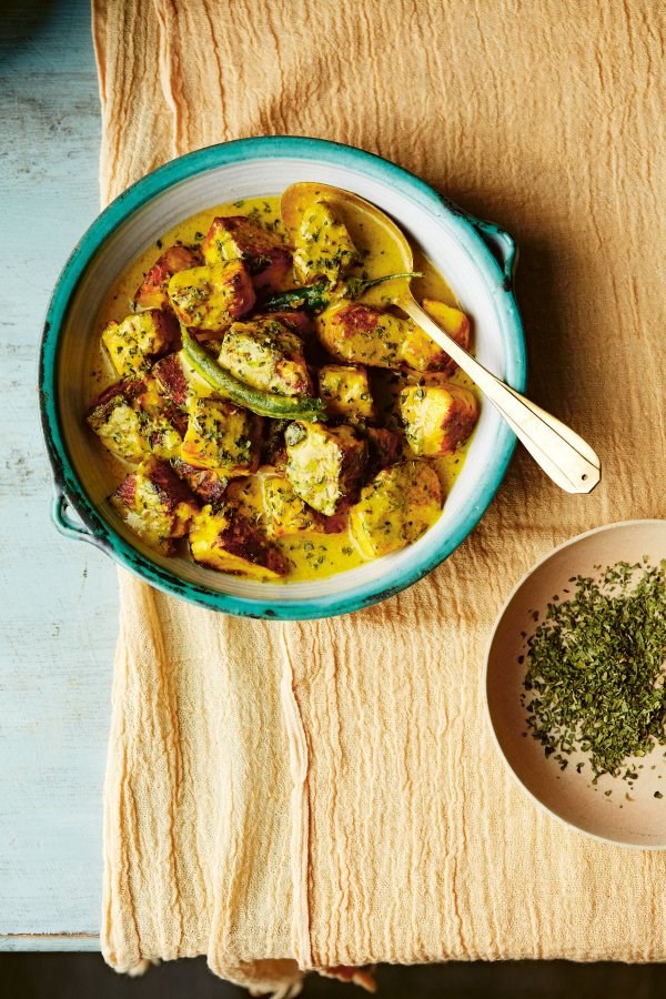 Paneer in yellow gravy (Chaman kaliya)
