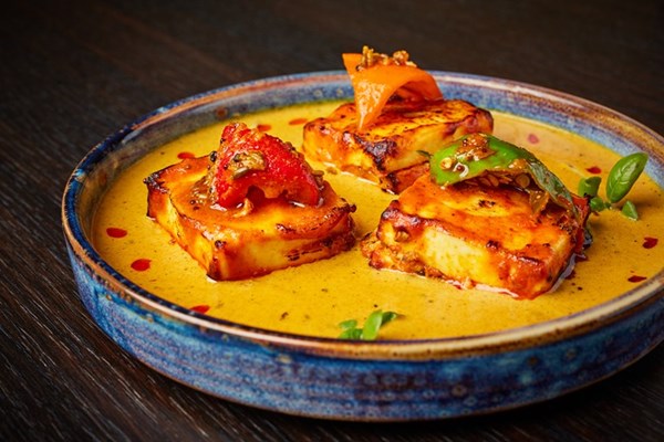 Paneer with chilli peppers in melon seed sauce (Paneer aur mirch ka salan)