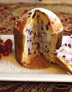 Panetón with ice cream