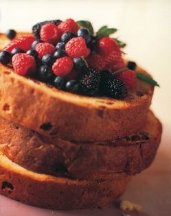 Panettone with berries