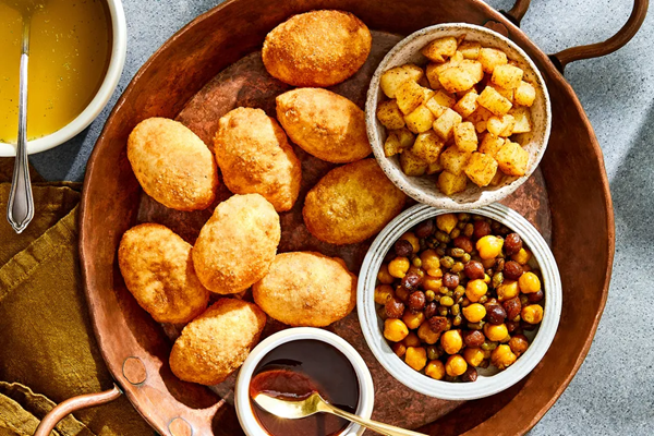 Pani puri [tamarind chutney]