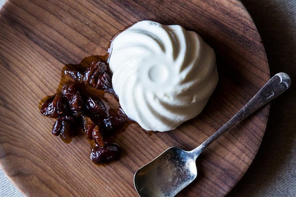 Panna cotta infused with bergamot tea