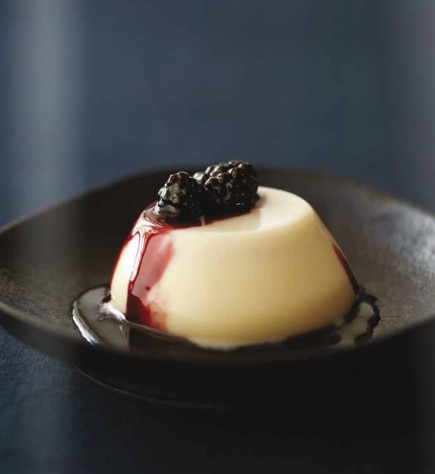 Panna cotta with balsamic blackberries