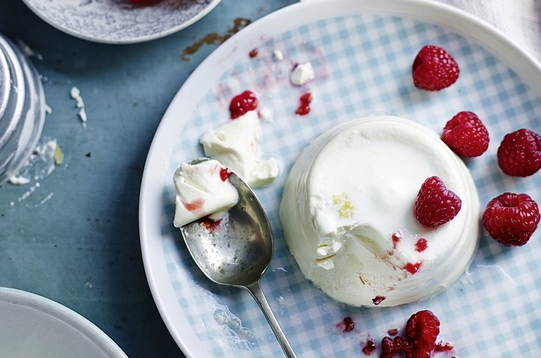 Panna cotta with grappa and raspberries