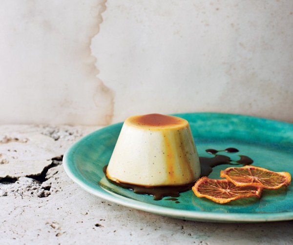 Panna cotta with honeycomb sauce (Panna cotta all'abbamele)
