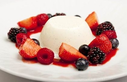 Panna cotta with summer berries