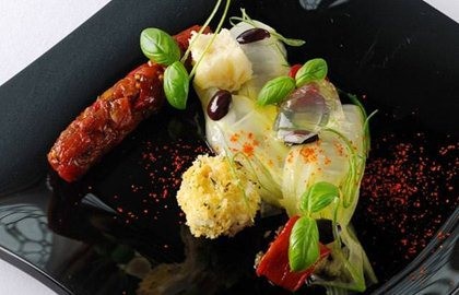 Panzanella with goat's cheese and tomato jelly