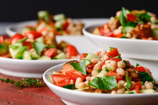 Panzanella with white beans
