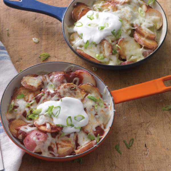Papas fritas with Santa Fe-style chile sauce