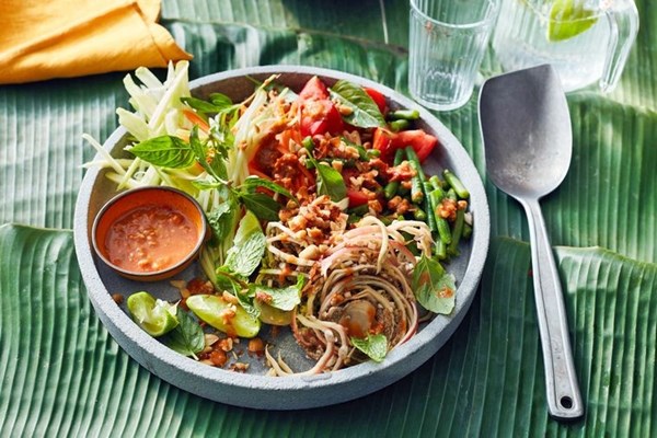 Papaya, shrimp & long bean salad