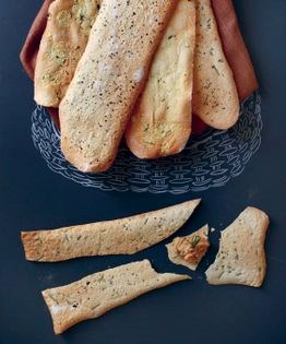Paper-thin semolina cracker sheets (Carte di musica)
